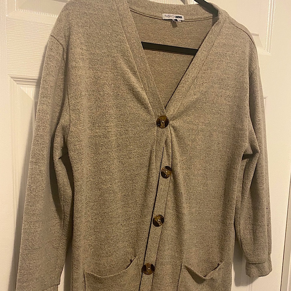 Fashionnova woman’s long (knee length) cardigan